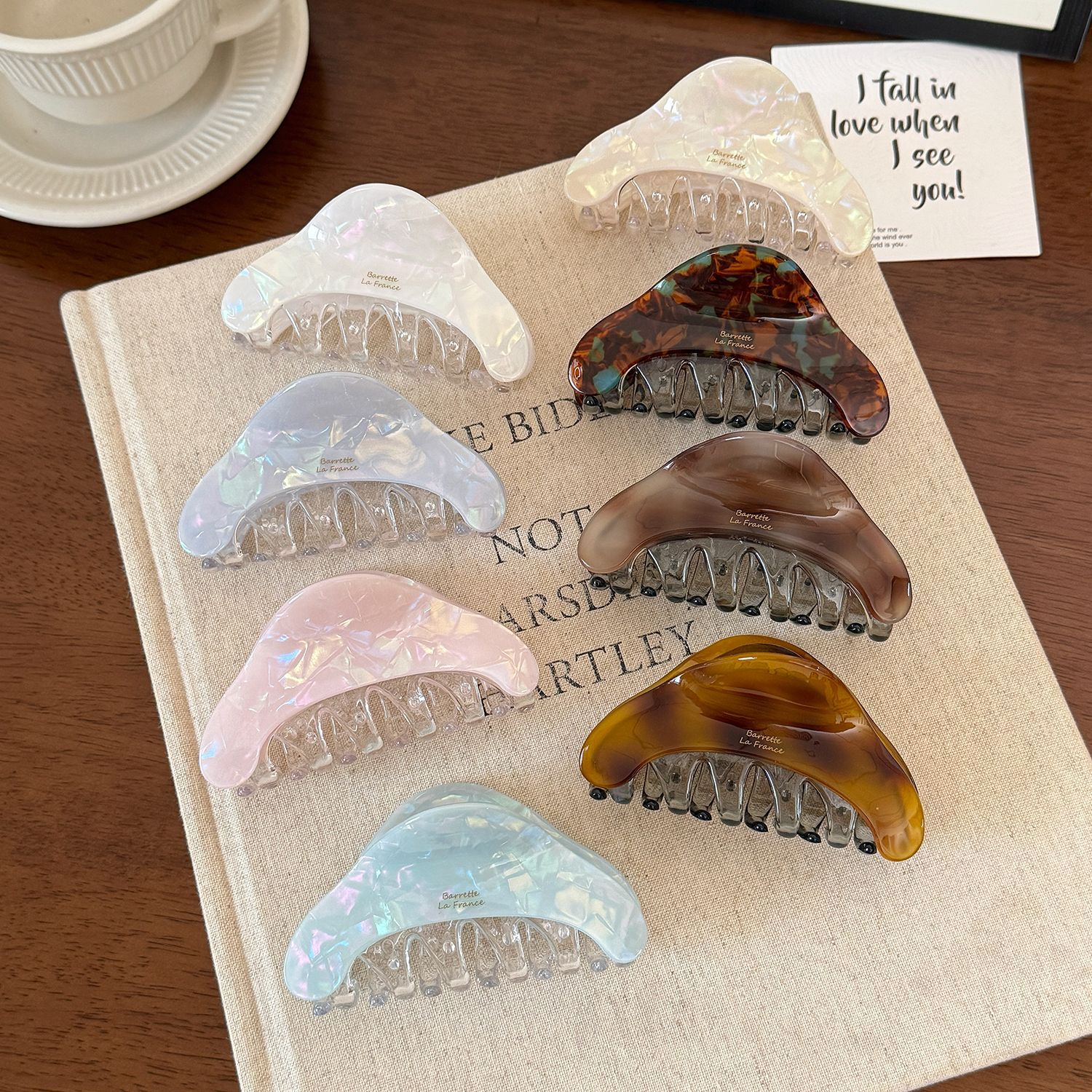 Trendy Minimalist Style Shark Hair Clip with Hollow Design, Iridescent Sweet Clip, Versatile Simple Cute Hair Accessory