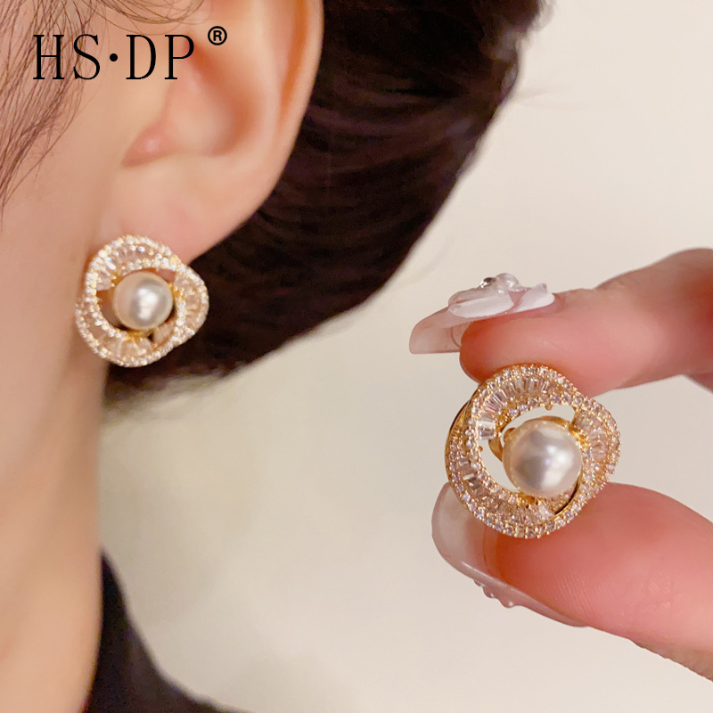 Niche Fashion Light Luxury Super Shiny Full Diamond Pearl Spiral Earrings with a Versatile Design and a High-End Feel, Wholesale