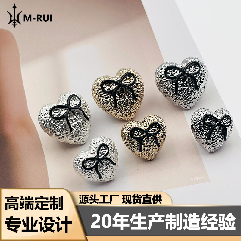High-end feeling small fragrance French Hepburn style heart-shaped bow dispensing vintage wrinkled fashionable versatile alloy buttons