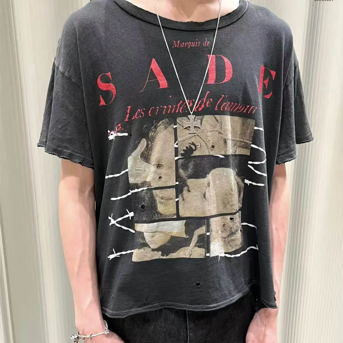 The Most Popular Item/Erd: the Moody Rich Second-Generation Daughter "Christina" Distressed, Faded, and Damaged Short-Sleeve T-Shirt