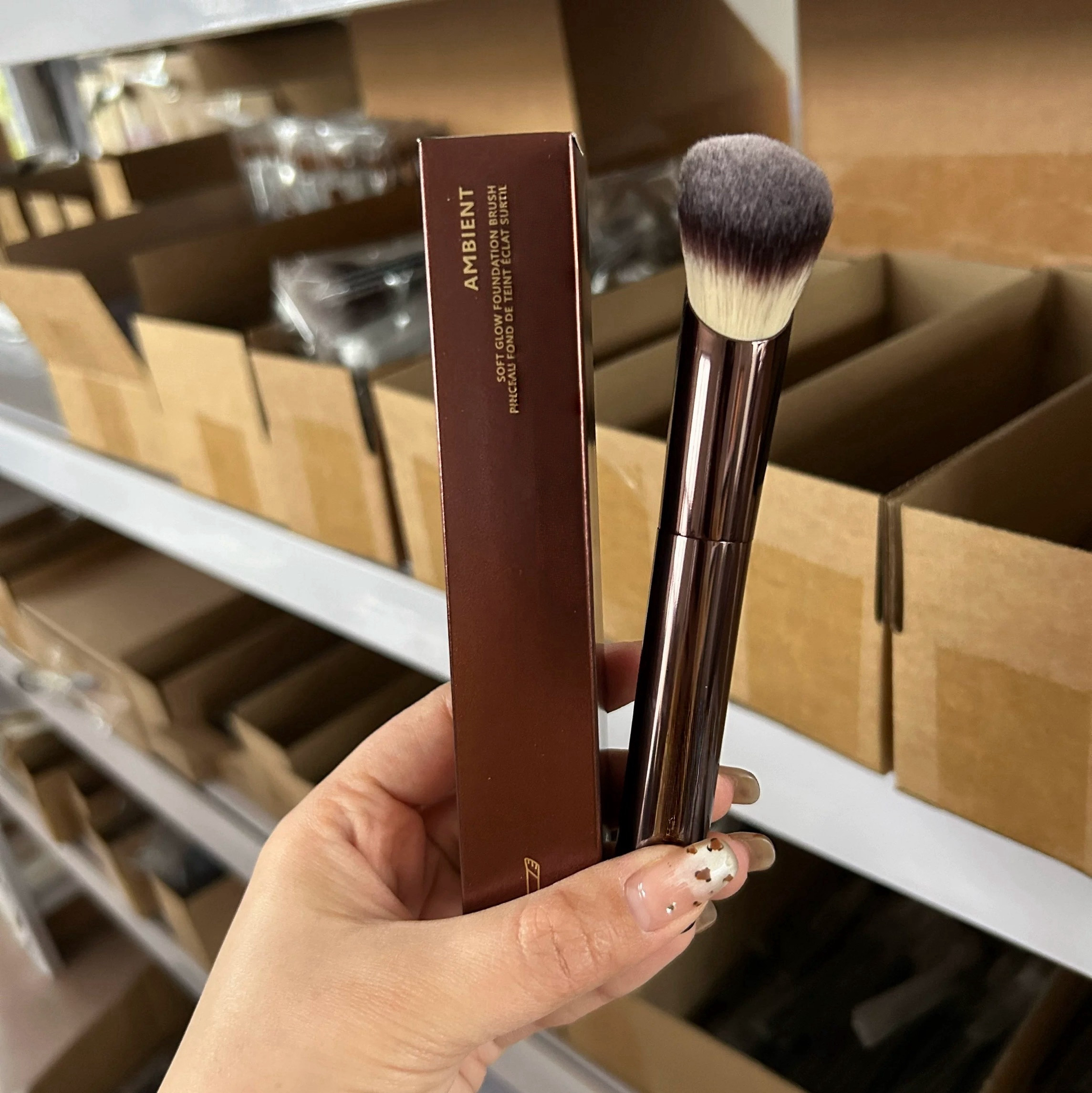New Hg Fingertip Foundation Brush, Fingertip-Shaped, Fits the Face Well, Does Not Absorb Foundation, Leaves No Trace on the Face QC-foto van TAOBAO op Qualit.ly