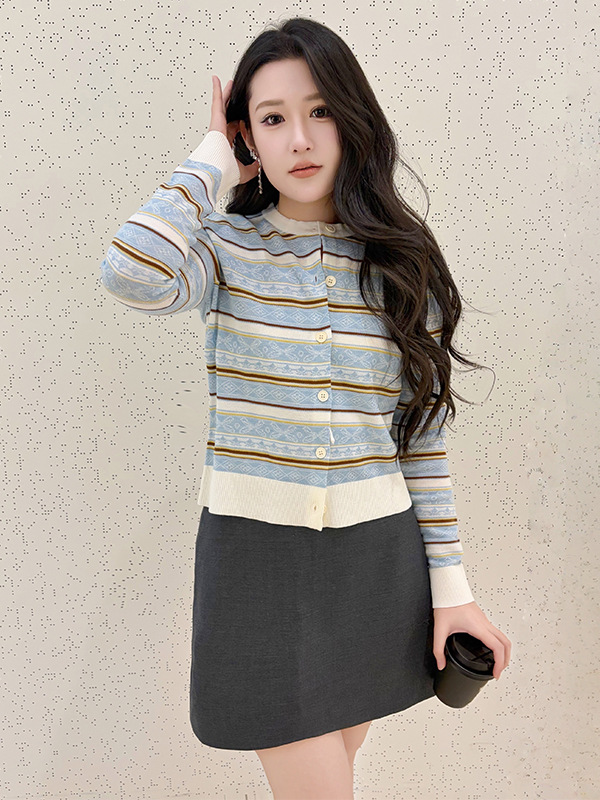 Sheep Wool Blend Color-Block Striped Knit Cardigan Sweater for Women, 2026 Spring New Style, Regular Shoulder, Round Neck Top