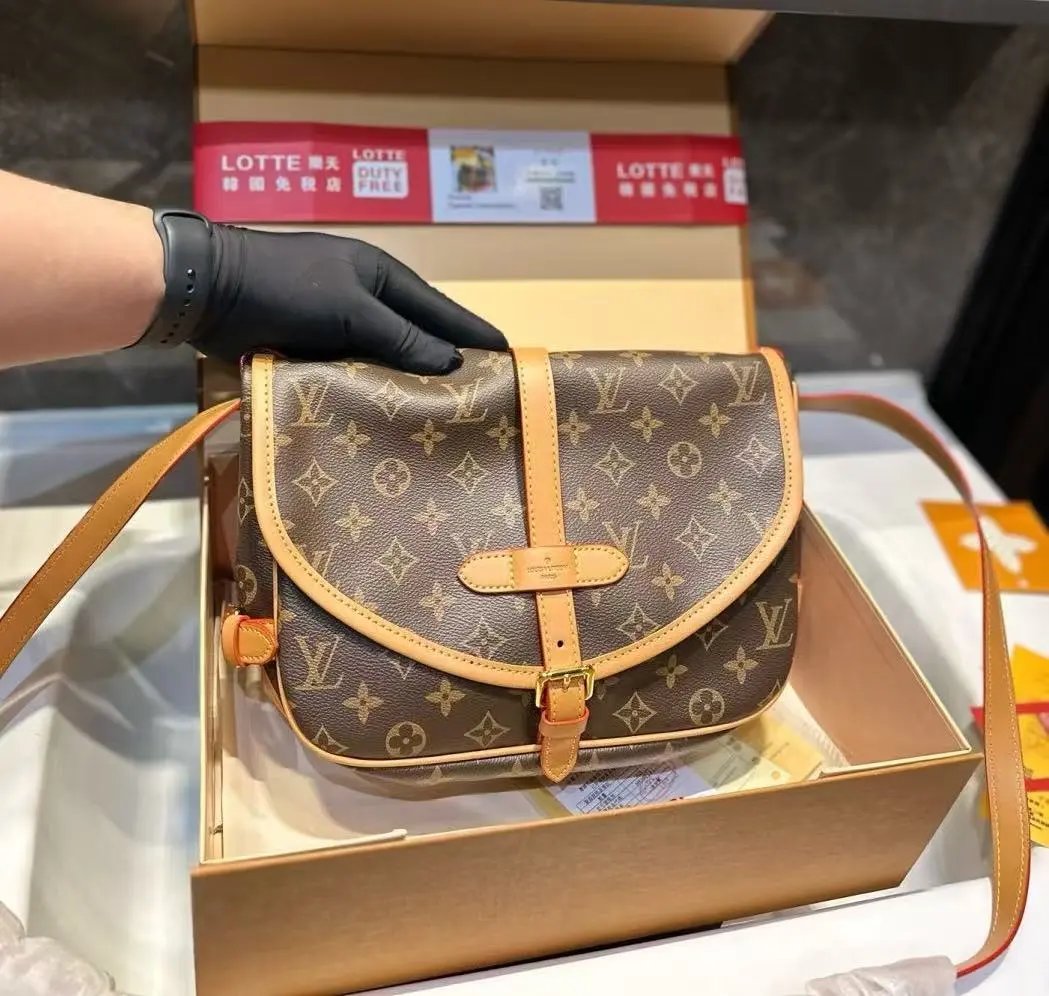 Louis Vuitton Monogram Pochette