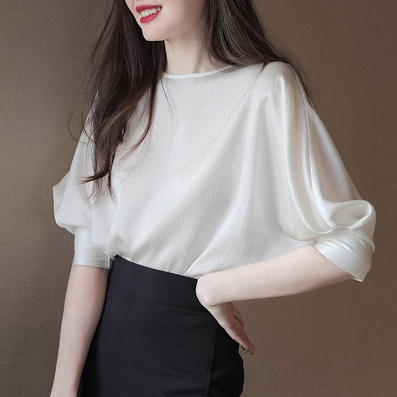 French-Style Elegant Shirt for Women 2026 Fashionable and Graceful Off-Shoulder Puff Sleeve Loose Round Neck Top