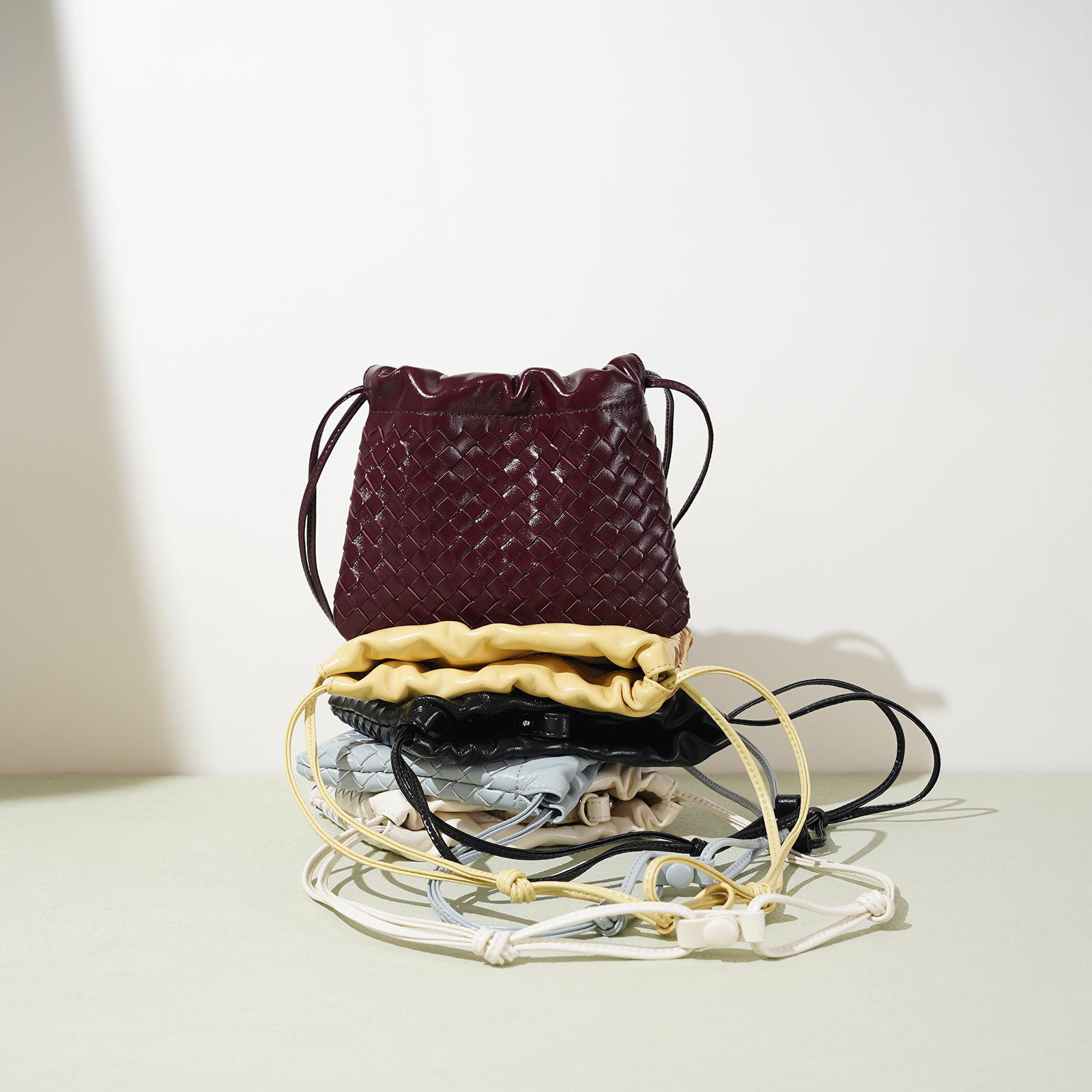 2026 New Model Woven High-End Dumpling Bag Drawstring Simple Shoulder Bag Sheepskin Cloud Light Luxury Crossbody Bag