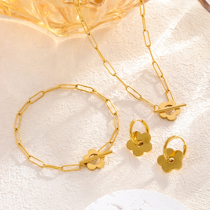 Japanese and Korean Style Ins Small Fresh Geometric Plum Blossom Buckle Distinctive Thick Chain Necklace Simple Bracelet 3 Piece Set Jewelry suit Women