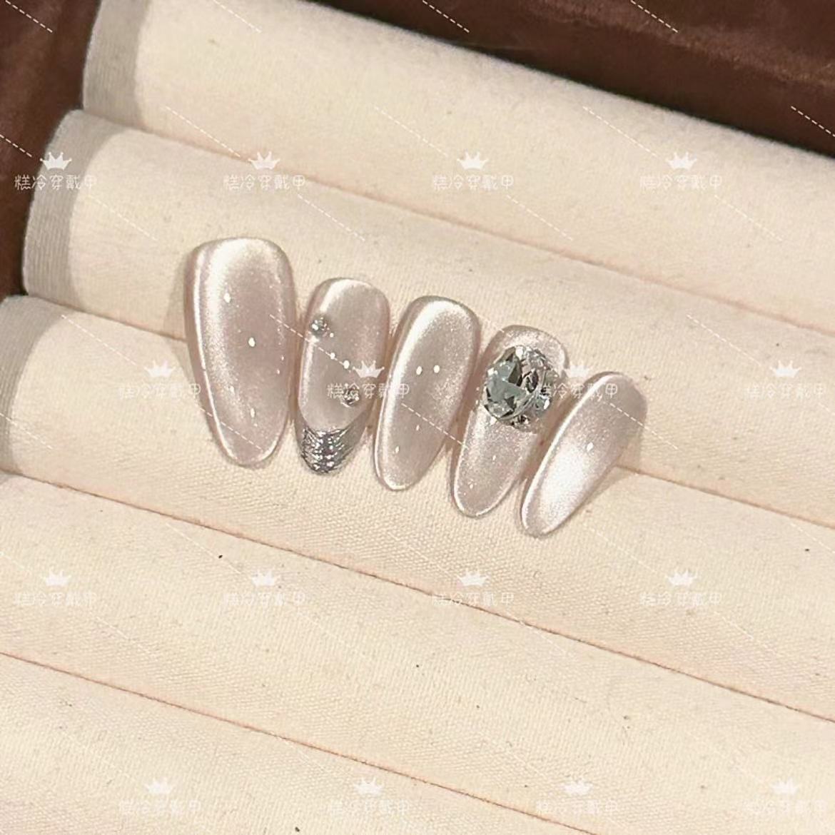 Purely Handmade Phototherapy Wearable Nails Cat Eye Moonlight Prank Wholesale Finished Product Reusable Manicure Patch Removable