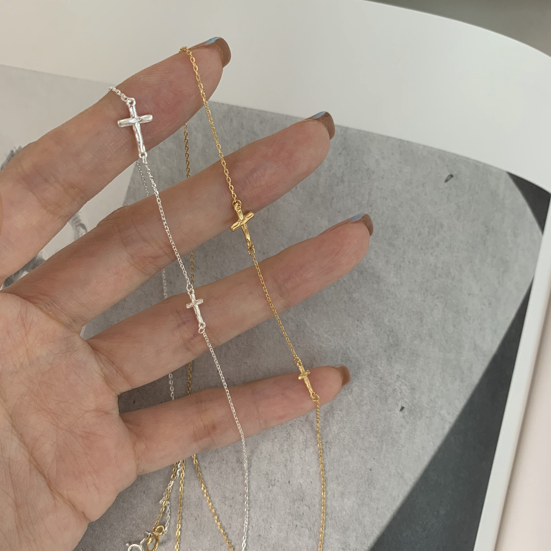Xinzi same style 925 sterling silver mini pleated cross necklace women's exquisite ins high-grade clavicle chain 7755A