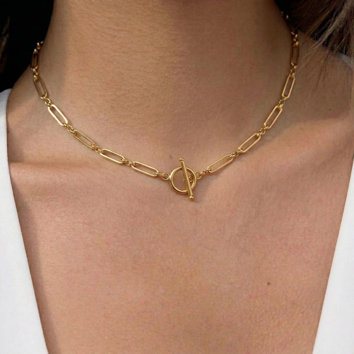 Minimalist Geometric Paperclip Chain Necklace in European and American Style, Stainless Steel Plated with 18K Gold, High-End Versatile Neck Accessory for Women