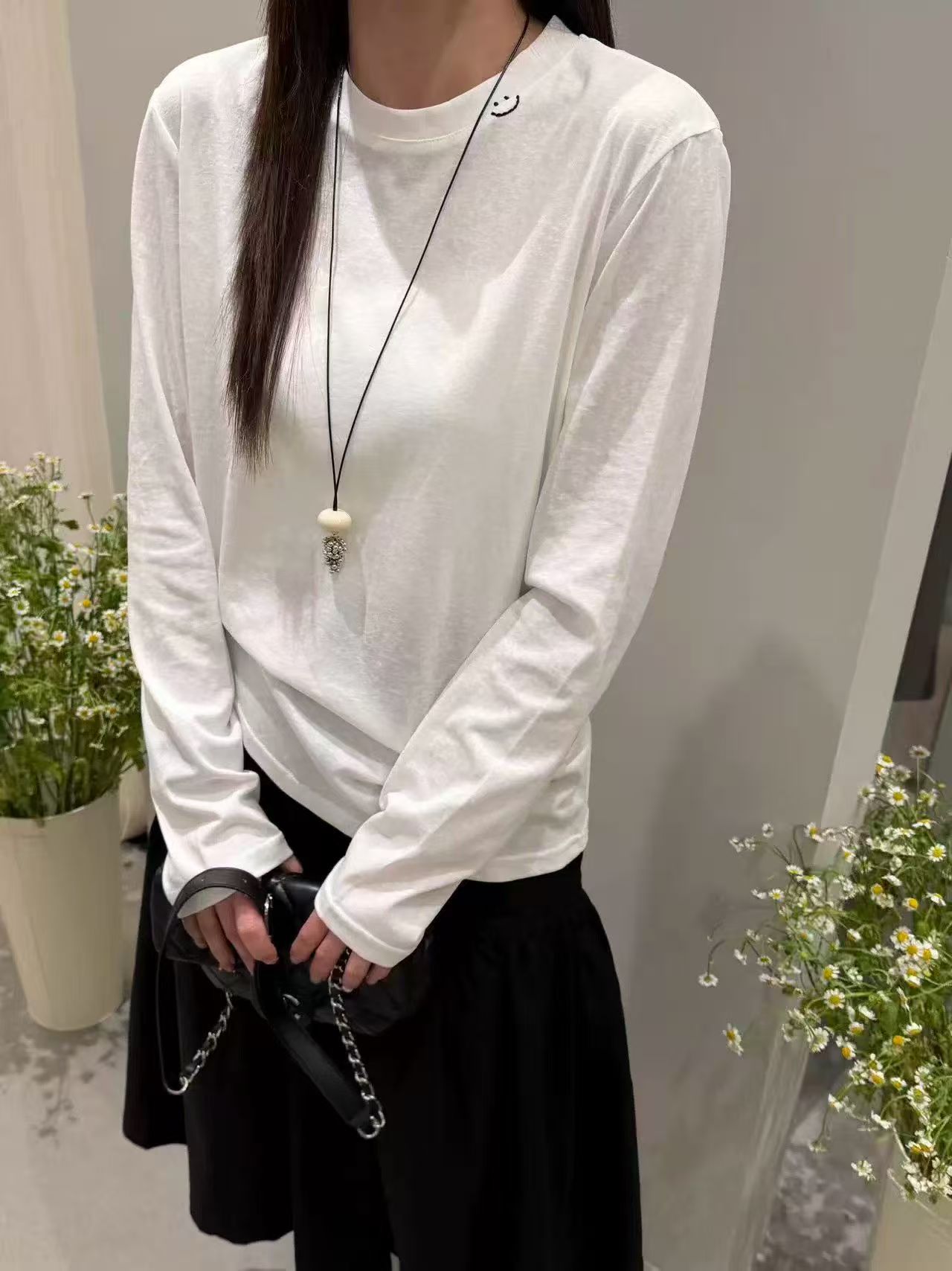 2026 Spring Long-Sleeve Women's Embroidered Smiley Face T-Shirt, White Base Layer, New T-Shirt Top, Skin-Friendly