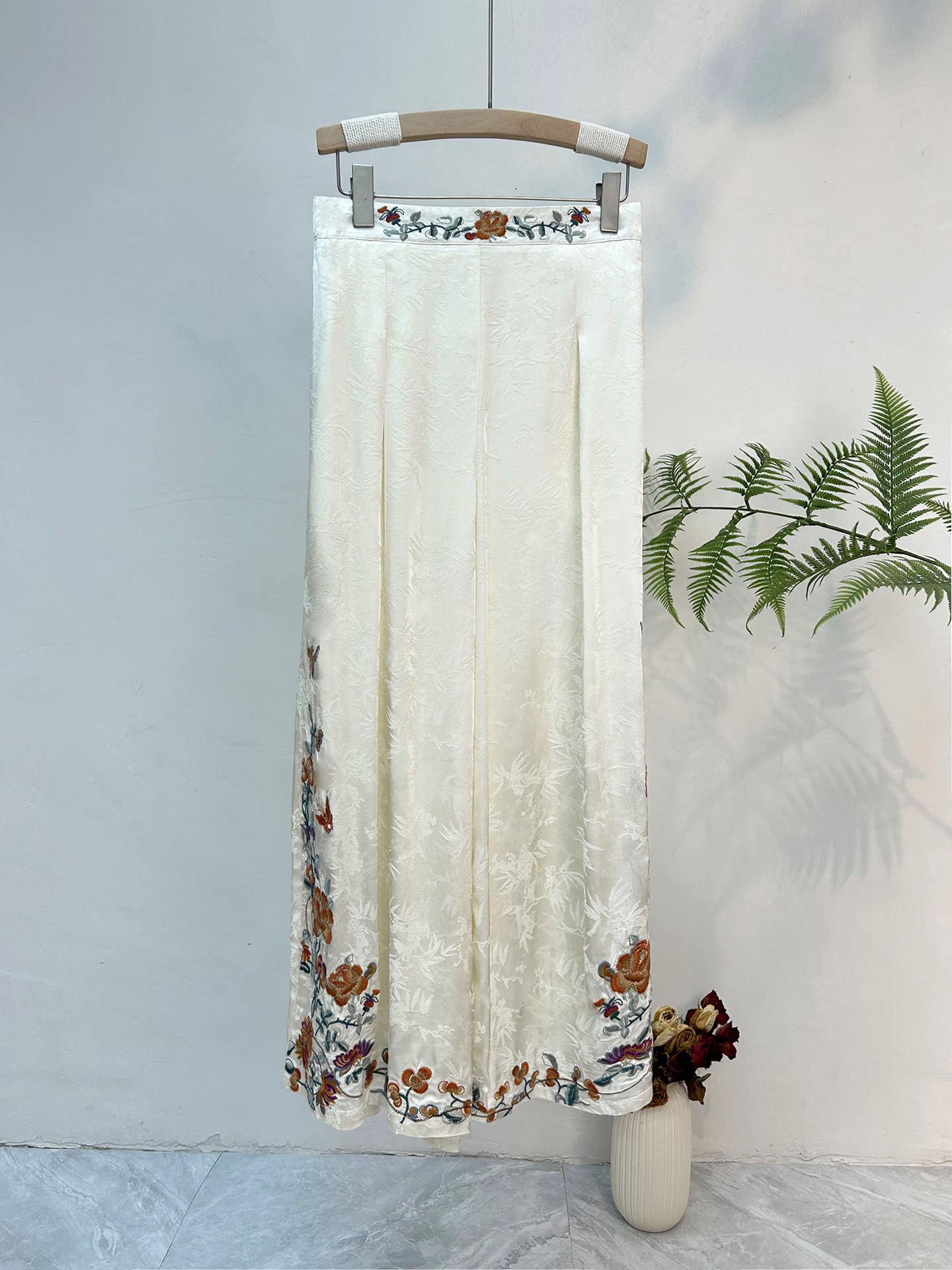 New Chinese-style Satin Jacquard Women's Pants Summer New National Style Vintage Embroidered Casual Pants Slimming Flesh Covering Wide Leg Pants