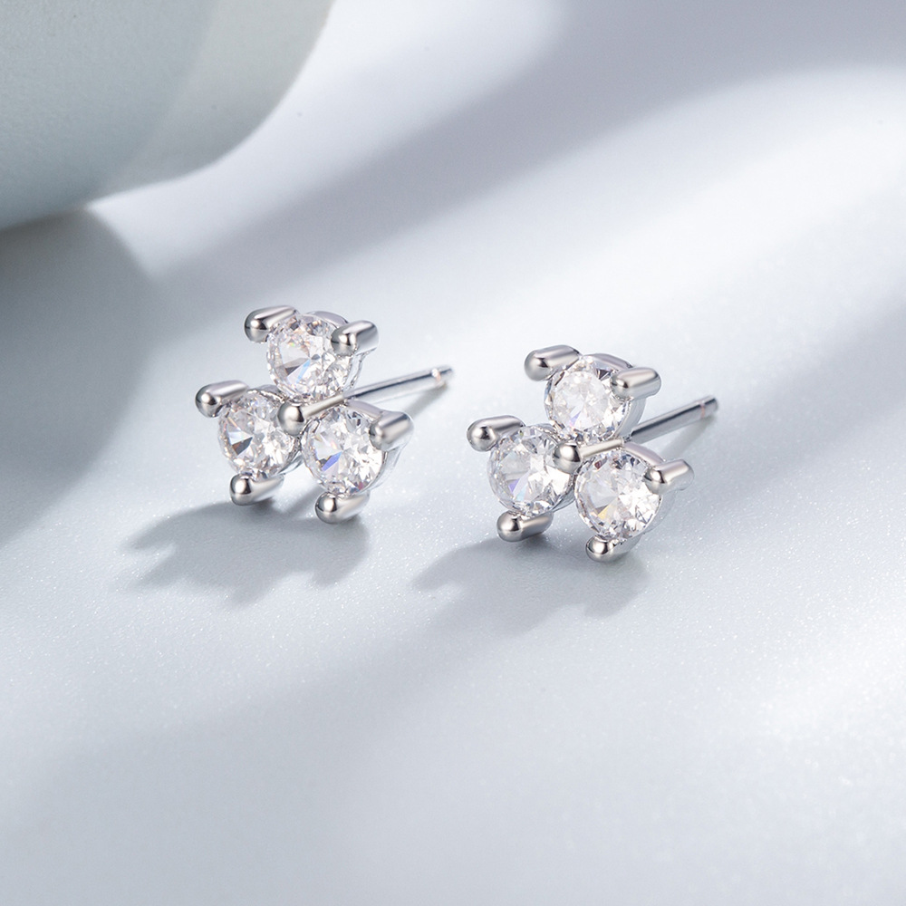 Fresh and Sweet Style Lucky Four-Leaf Clover Earrings, Small and Cute Exquisite Diamond-Studded Earrings, Gift Wholesale