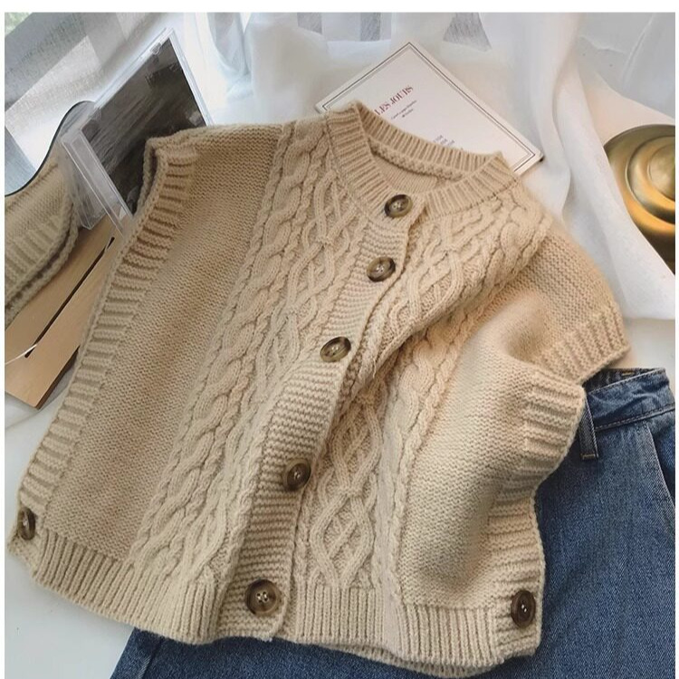2025 Spring and Autumn New Style Women's Cable Knit Sweater Vest with Unique Design, Loose Fit, Sleeveless Knitted Cardigan Vest for Women