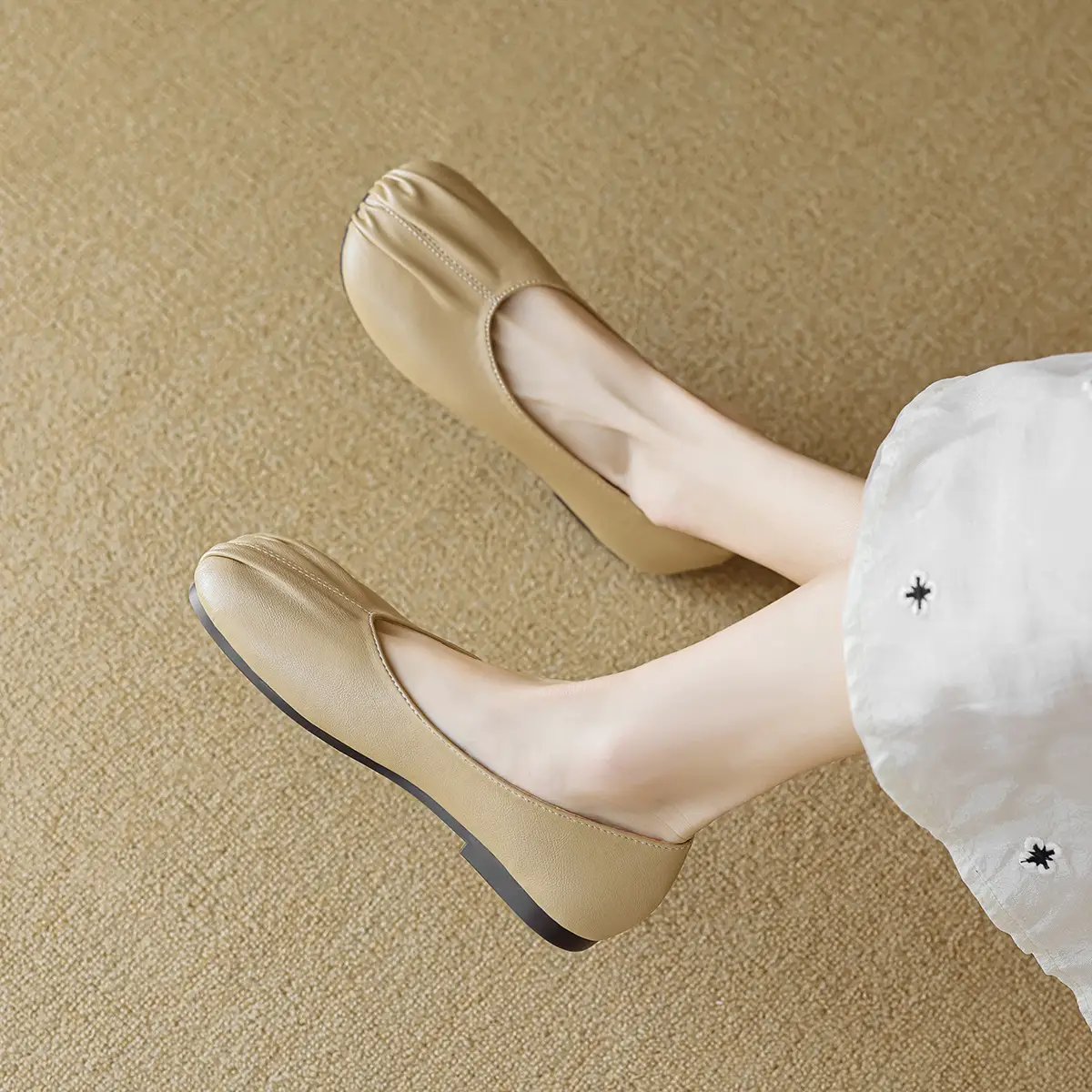 Weiwei Girl 993-1 Round Toe Shoes Women's Flat Pleated Slip-on Retro Milk Shoes Soft Bottom Mary Jane Shoes