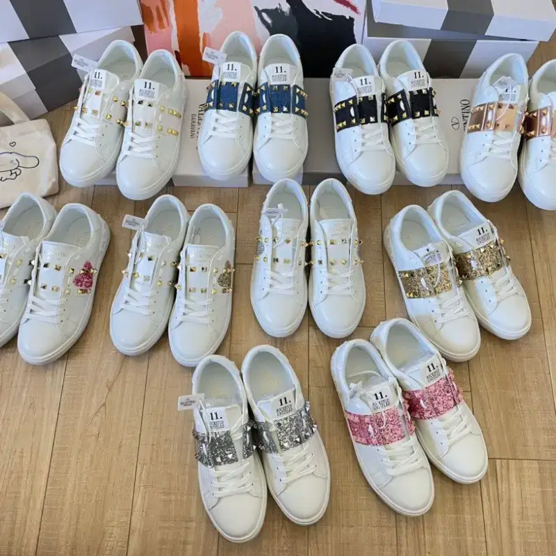 Valentino 2025 New Men's and Women's New European and American Flats Versatile Thick-Soled Casual Sports Rivet White Shoes for Women