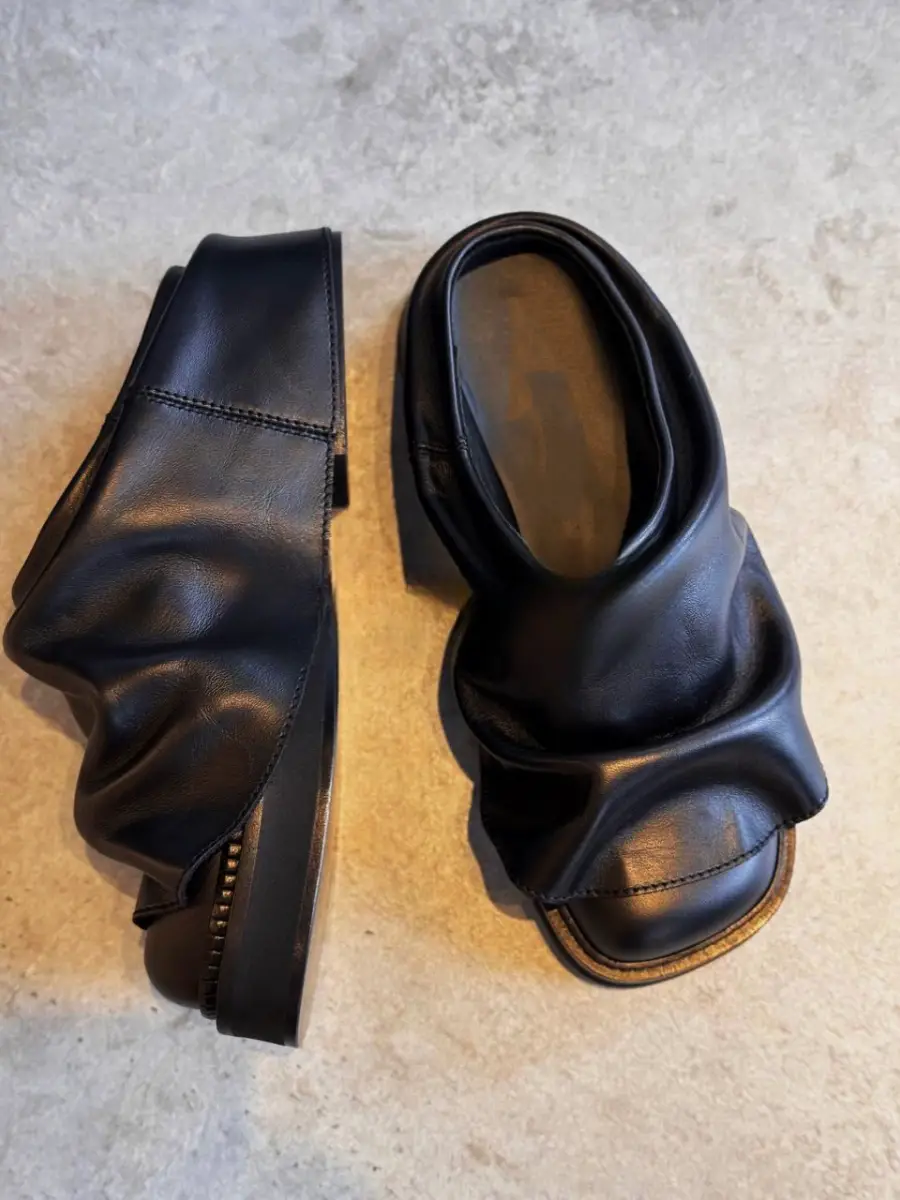 Men's and Women's Square-Toe Height-Increasing Slippers, Thick-Soled Slip-On Half-Slippers, Outdoor Leather Shoes, Pleated Closed-Toe Suede Genuine Leather Platform Sandals