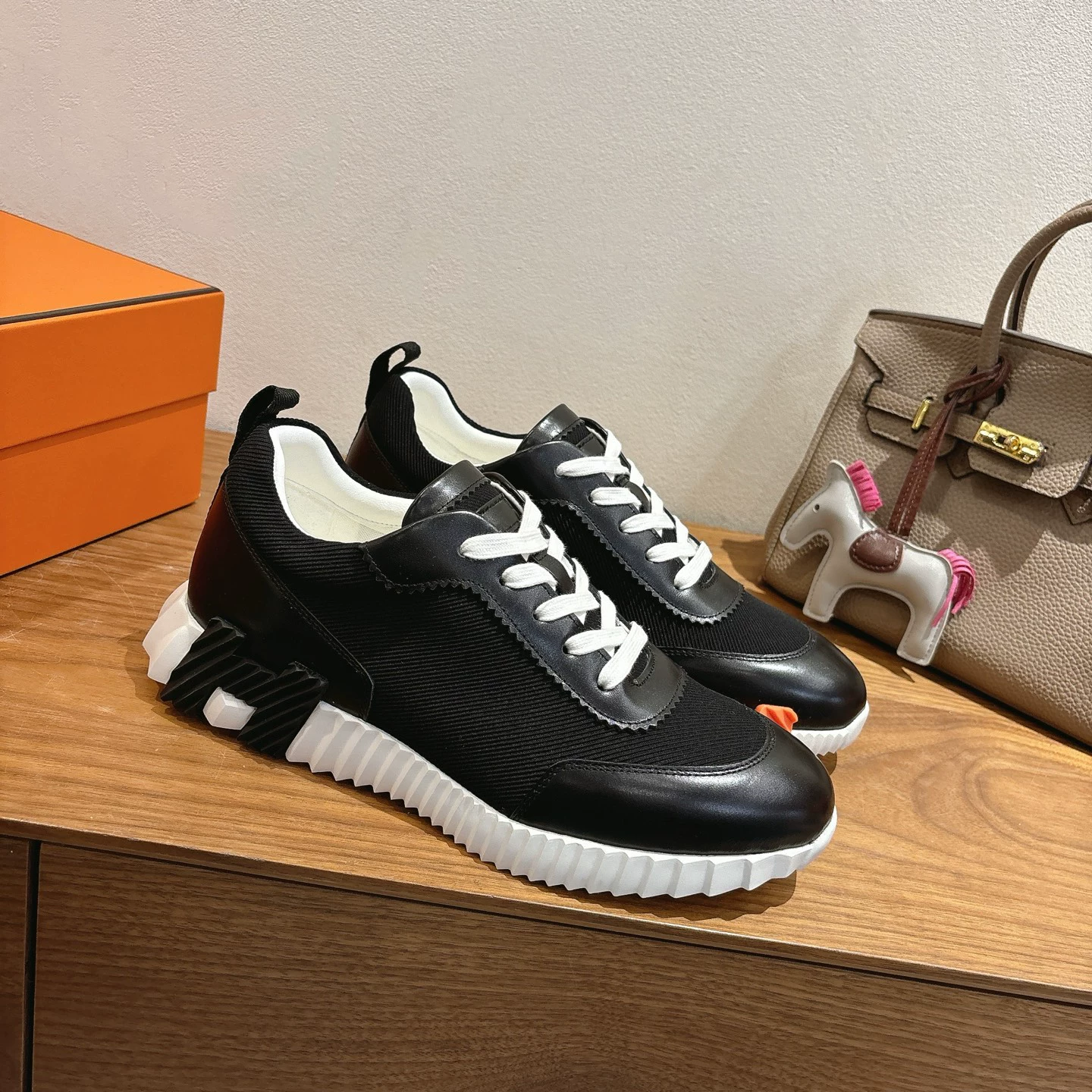 2026 Spring/Summer New H Home Fashionable Trendy Running Shoes Couple Tie Up Versatile Fashion Casual Sports Shoes Men and Women