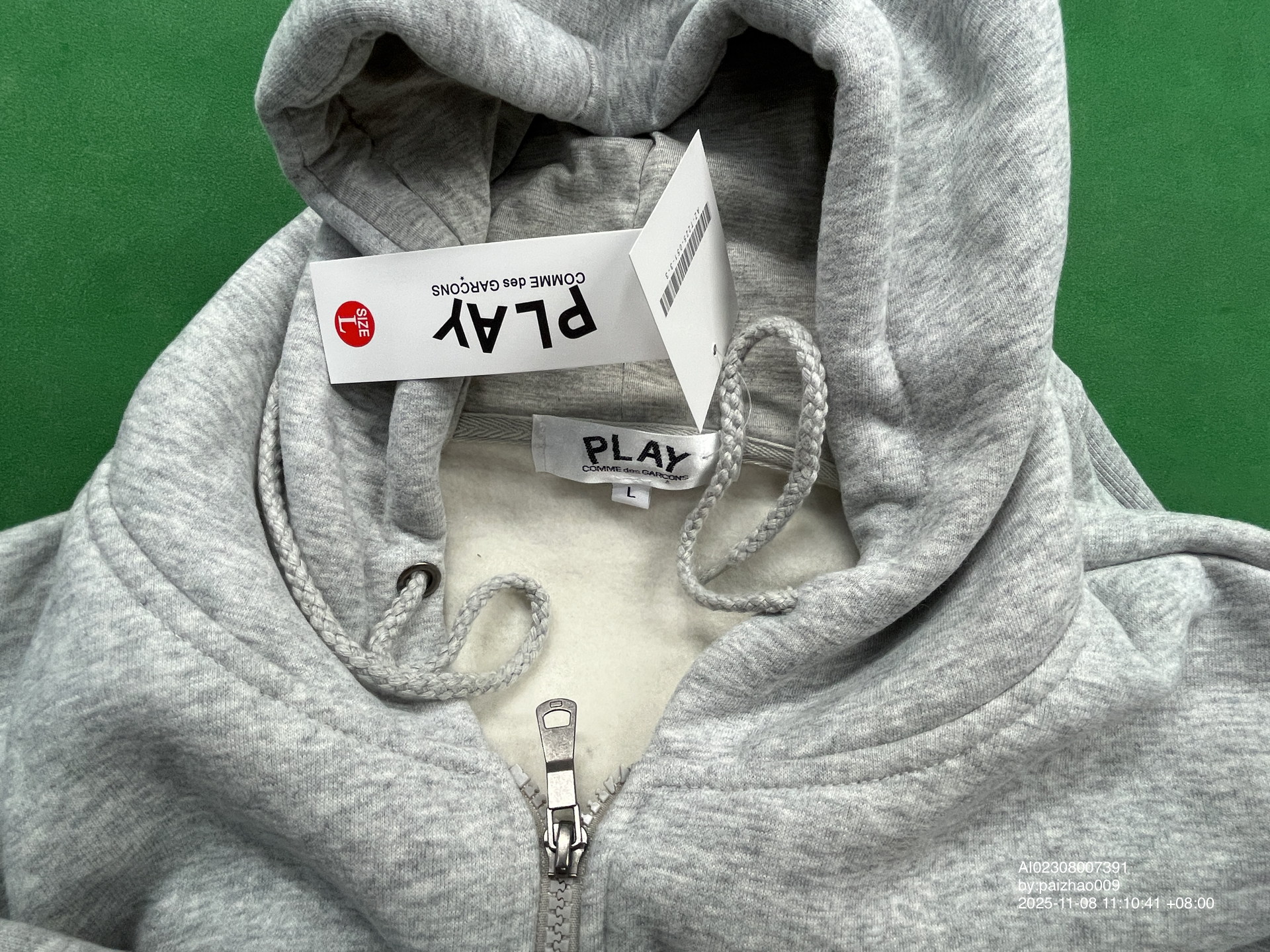 Japanese Style Trendy Brand PLAY Little Red Heart Behind Multi-Heart Men's and Women's Casual Zipper Hoodie Grey Couples Sweater — QC-foto 2