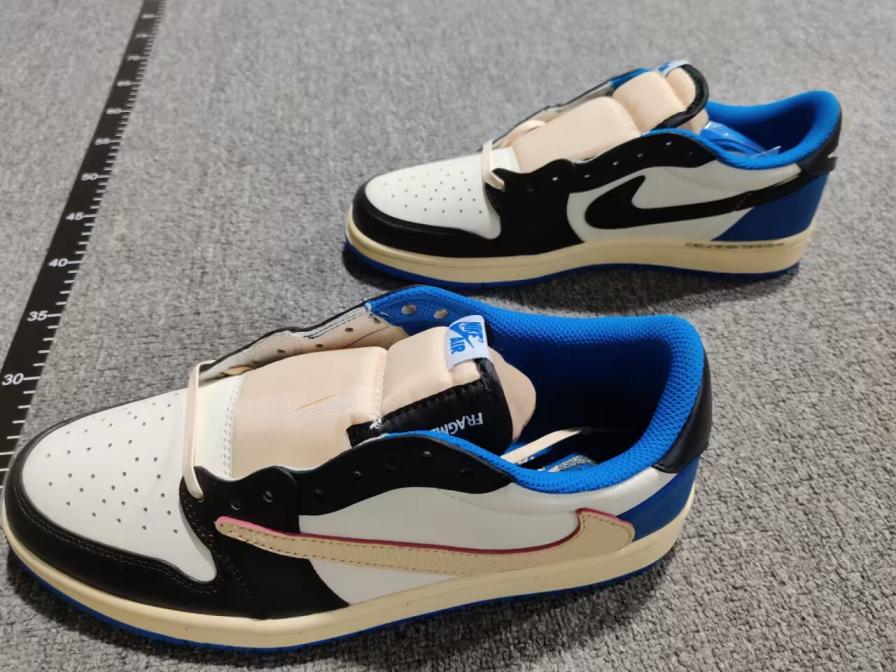 Nike Sneakers QC