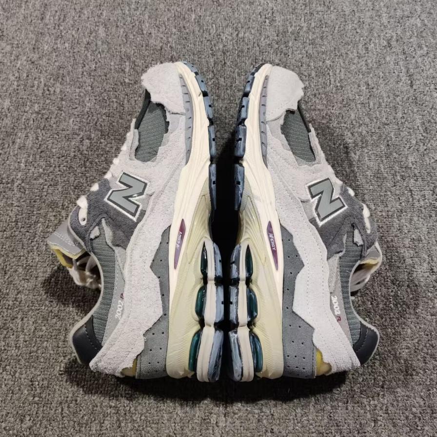New Balance 2002R Sneakers QC