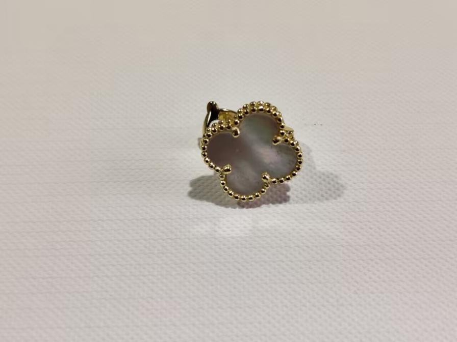 Van Cleef & Arpels Vintage Alhambra earrings mother of pearl QC