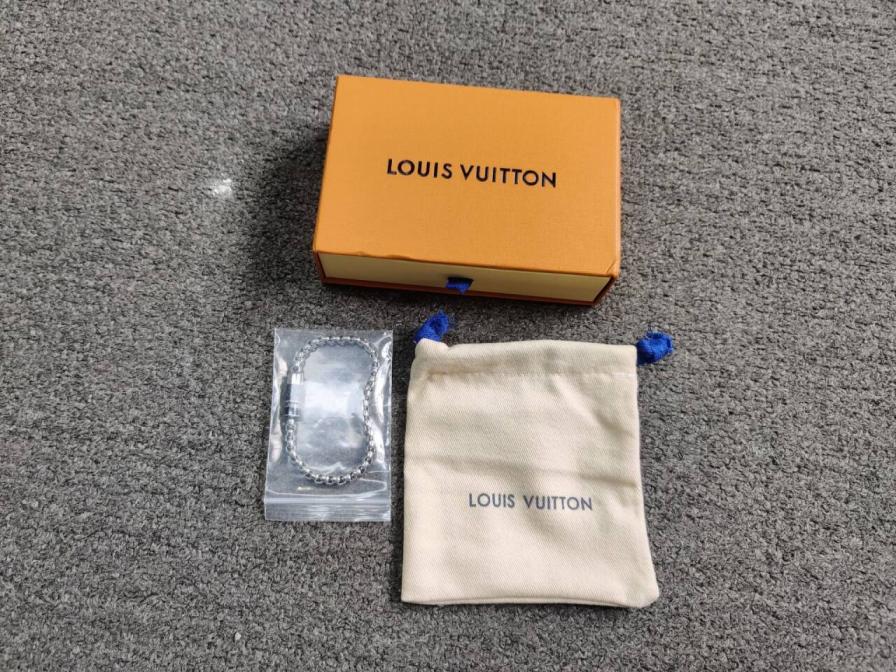 Louis Vuitton Accessories — QC-foto 2