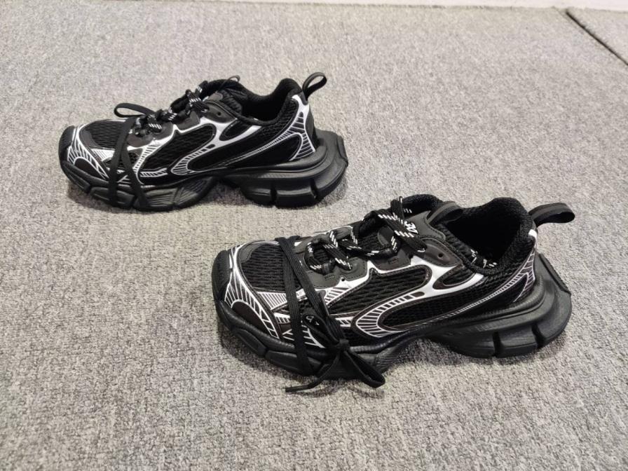 Balenciaga Sneakers — fotografie QC 2