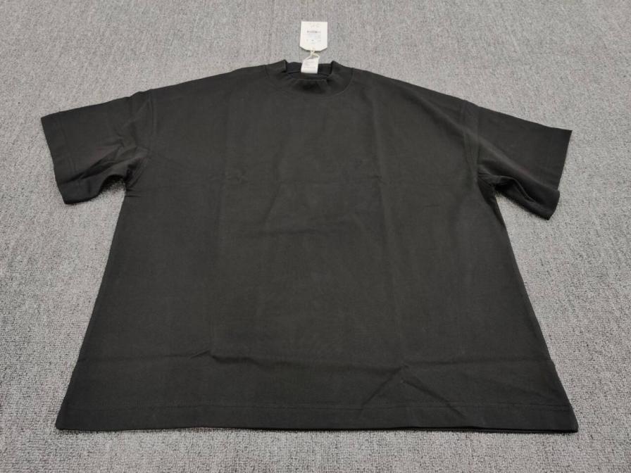 idlt T-Shirt — fotografie QC 3