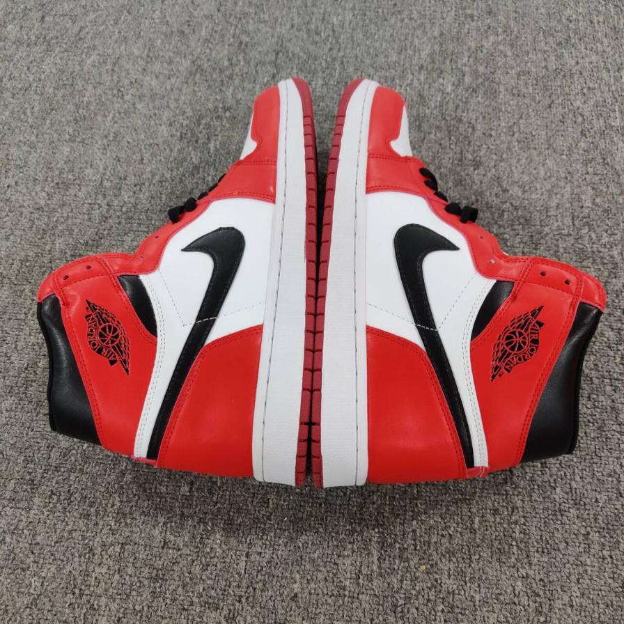Nike Air Jordan 1 High OG Chicago QC
