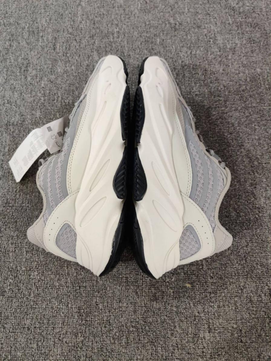 Yeezy Sneakers QC