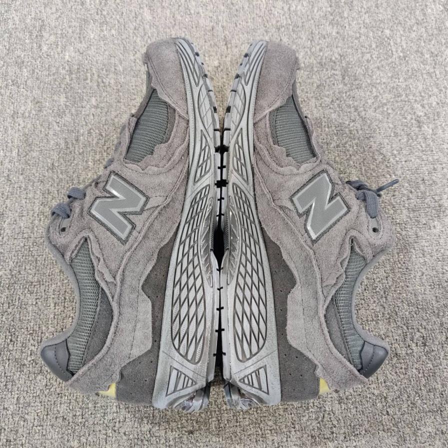 New Balance 2002R Grey Sneakers QC