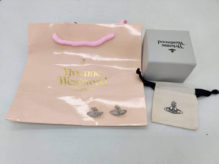 Vienne Westwood Accessories QC