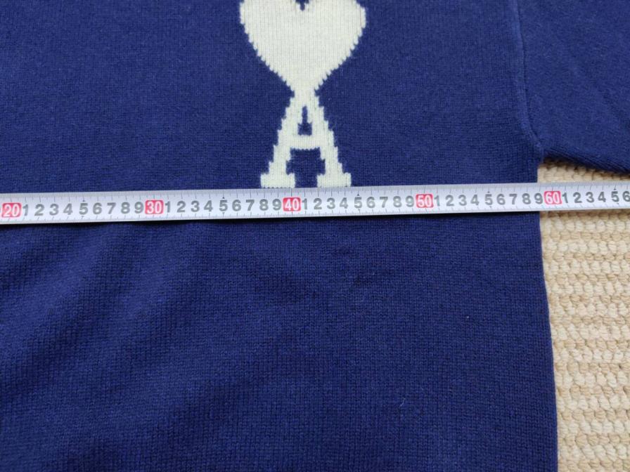 Ami Paris Blue Sweater with White Heart Logo — foto QC 3