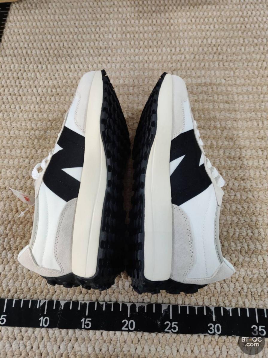 New Balance Sneakers QC