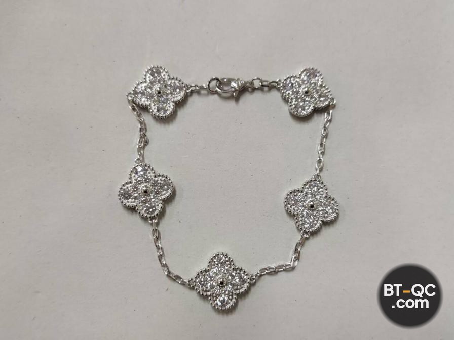 Van Cleef & Arpels Accessories QC