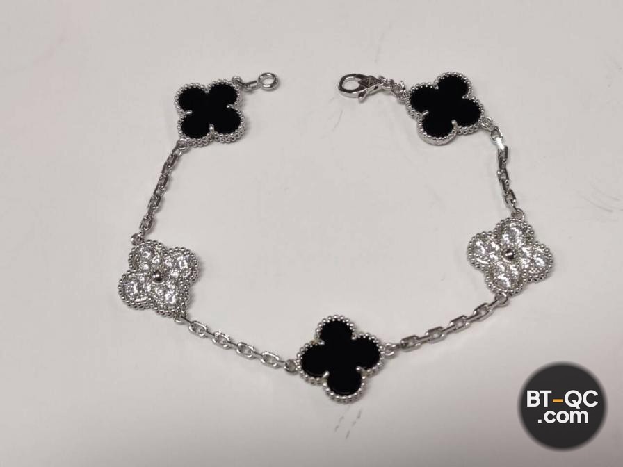 Van Cleef & Arpels Accessories QC