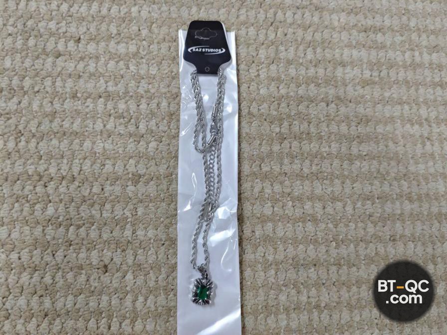 SAZSTUDIOS Silver Rope Chain Necklace with Green Gem QC