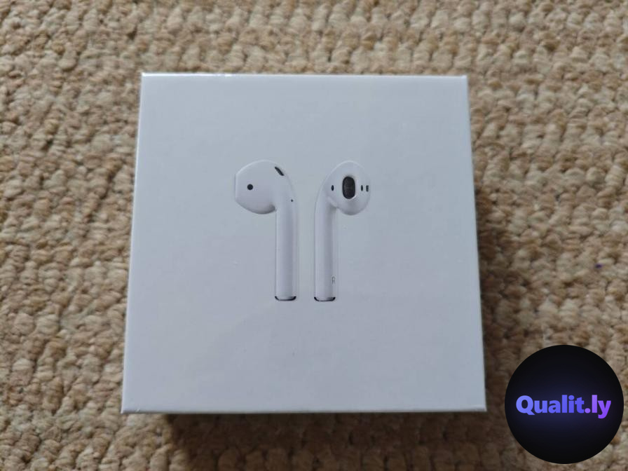 Apple AirPods with Wireless Charging Case QC