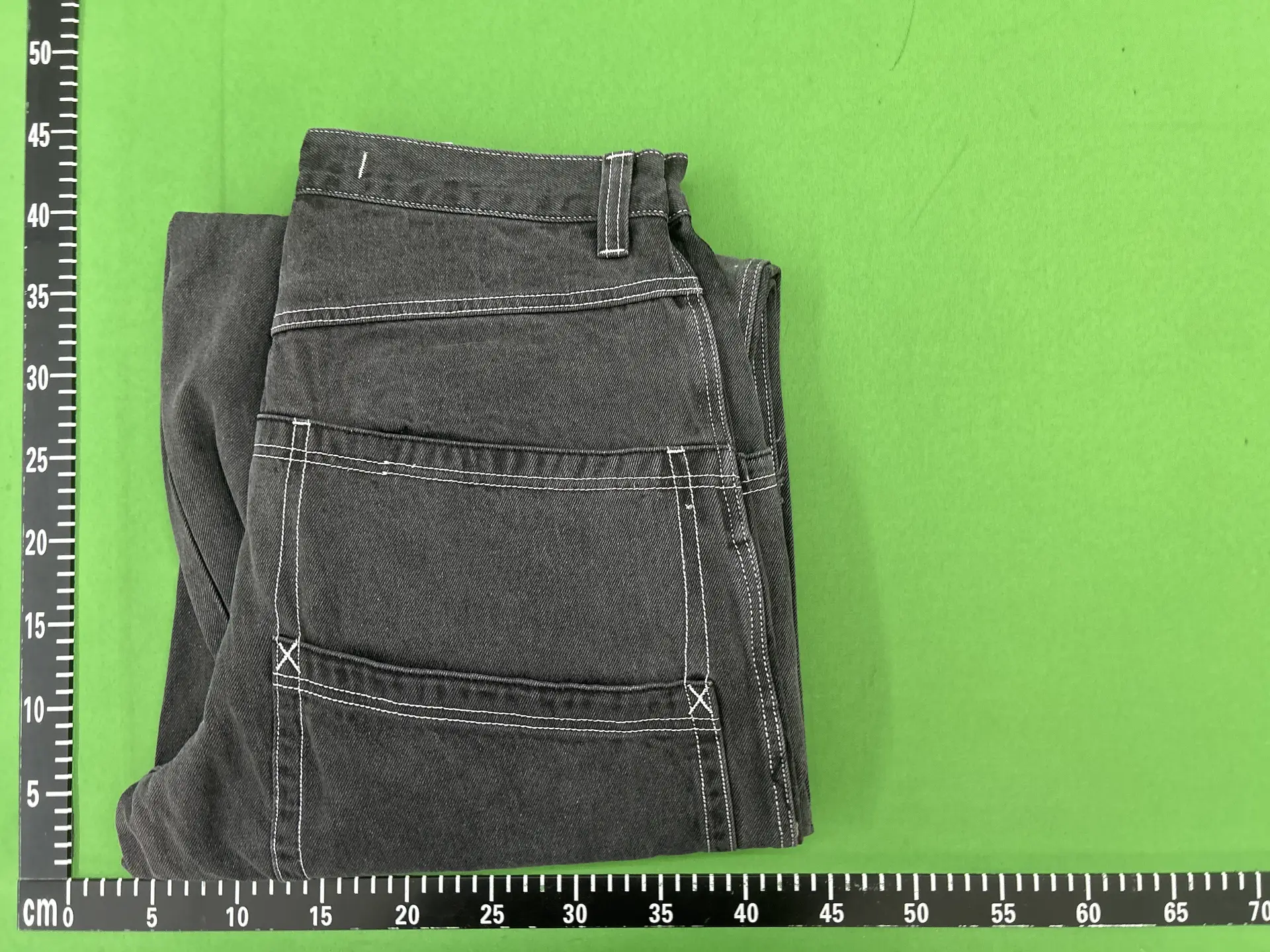 Customized Loose-Fitting Jeans