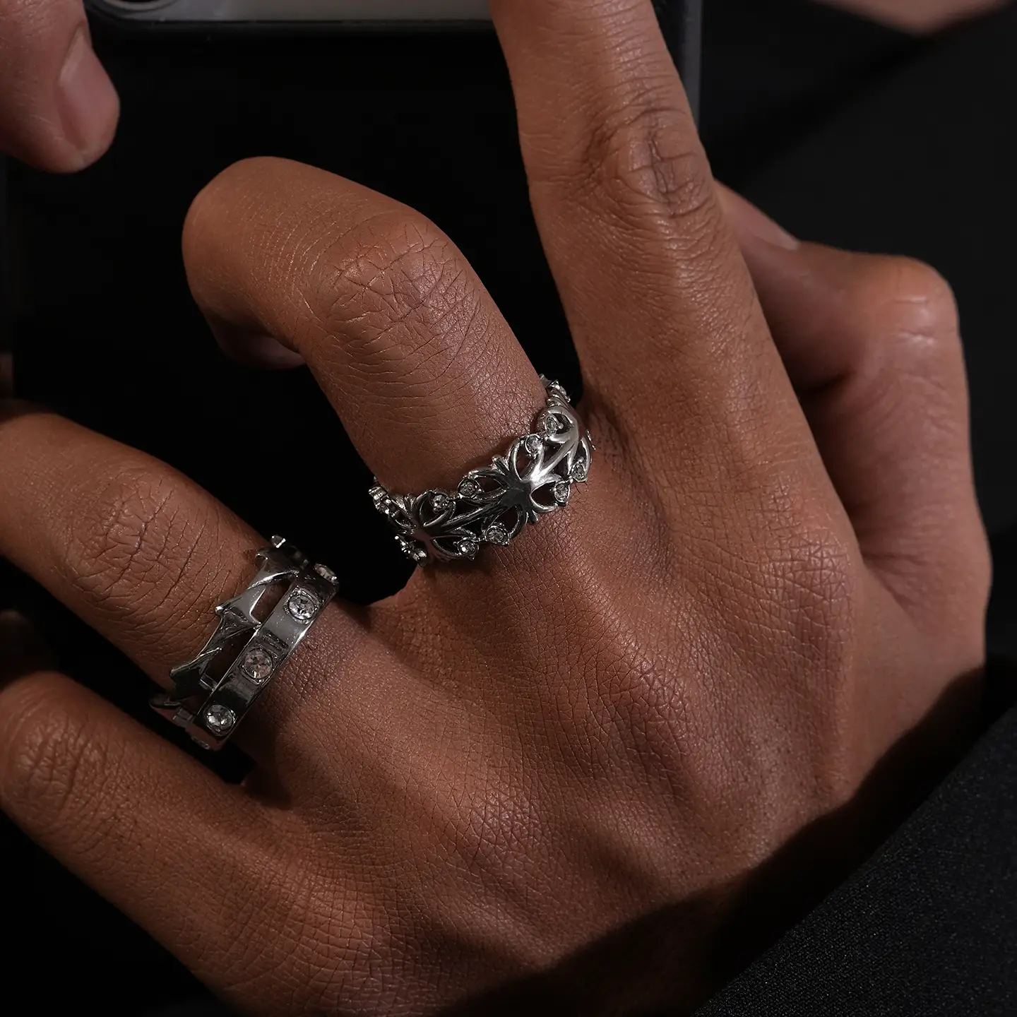 Saz Cross Iris Flower Inlaid with Diamonds, Fashionable and Unique Hollow Flower Ring, Niche Design Versatile Ring for Men and Women