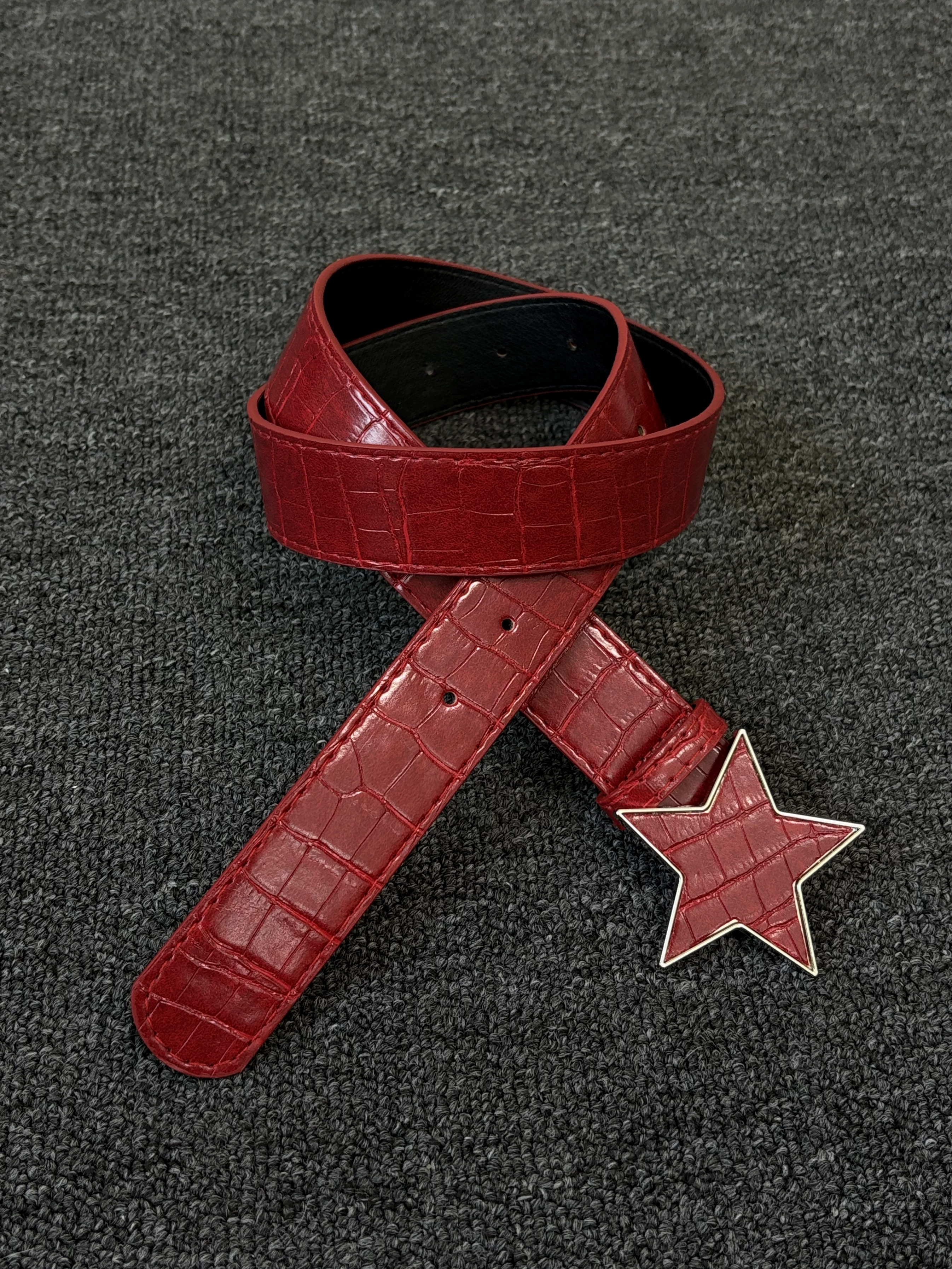 Vintage Crocodile Pattern Star Belt with Original Red Y2K Niche Design, Metal Belt for Men and Women