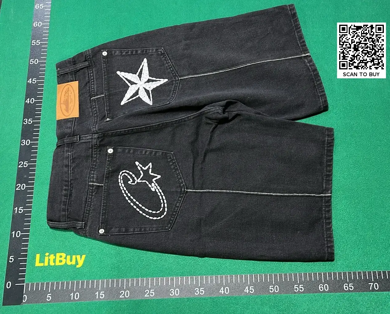Black denim shorts with star embroidery