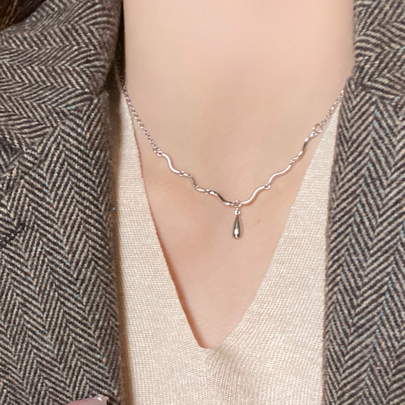 Elegant Water Ripple Necklace for Women, Versatile Water Drop Pendant, Fashionable New Trendy Clavicle Chain, Stylish Neck Chain