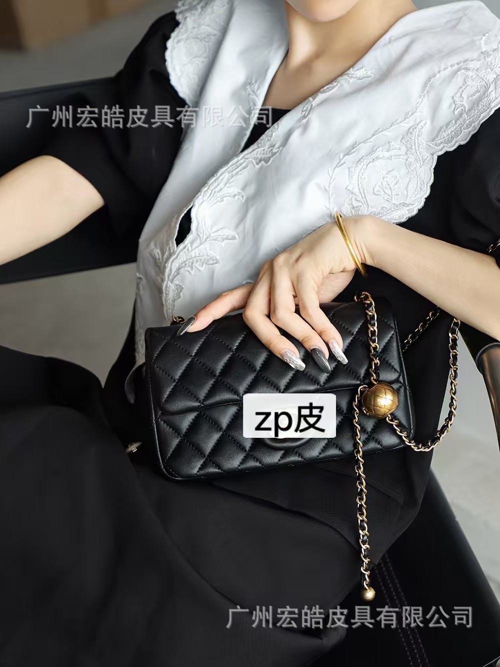 New Chanel-Style Square Mini Lettered Adjustable Buckle Gold Ball Cf Quilted Lambskin Shoulder Crossbody Women's Bag Fotografie QC de pe 1688 pe Qualit.ly