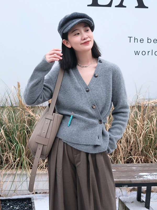 2025 Autumn and Winter New Style V Neck Brushed Solid Color Knitwear for Women Casual Velvet-Feel Loose Thick Cardigan