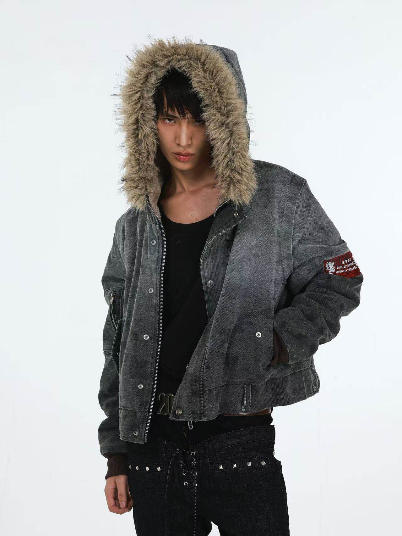 Detw 25Aw* Sun-Dried and Washed Vintage Camouflage Sherpa Embroidered Badge Hooded Bomber Cotton Jacket with Buttons Foto QC de TAOBAO na Qualit.ly