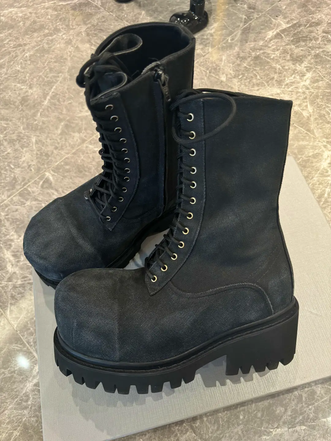 Dark retro vintage style big head Martin boots men's dark battle damage knight boots desert Paris motorcycle boots workwear middle boots