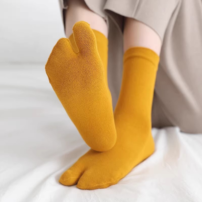 Women's Two-Toe Socks, Japanese Geta Socks, 2026 New Spring and Autumn Mid-Calf Socks, Cotton Socks, Five-Toe Socks