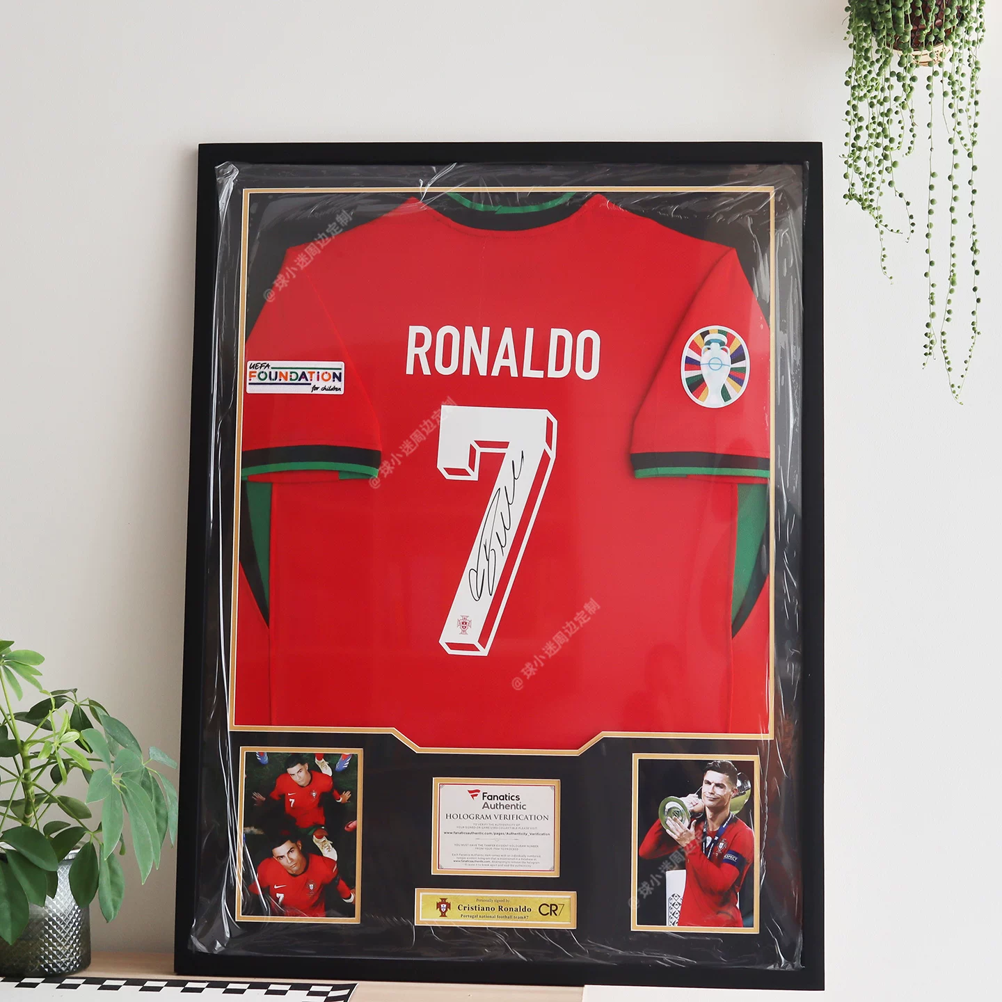 Including the 2025 Portugal jersey with Cristiano Ronaldo's signature and seal, customized framing, photo frame, and player edition, size 7