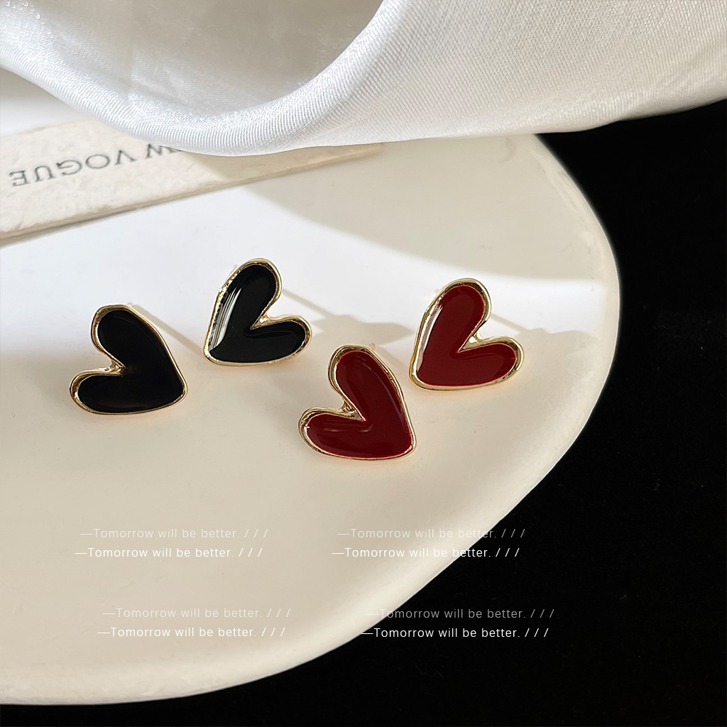Sweet cute drop oil lovely stud earrings retro fashion White Peach heart earrings women's all-match high-grade earrings wholesale